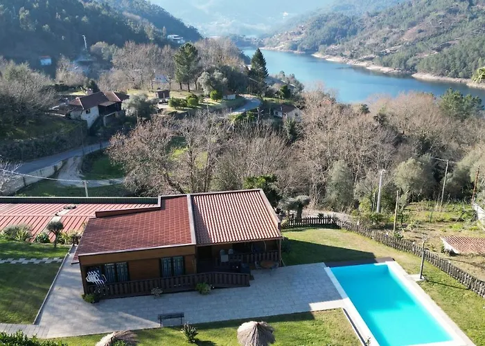 Casa Dos Cortinhais 펜션