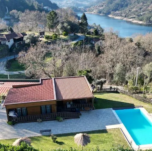 Casa Dos Cortinhais 펜션